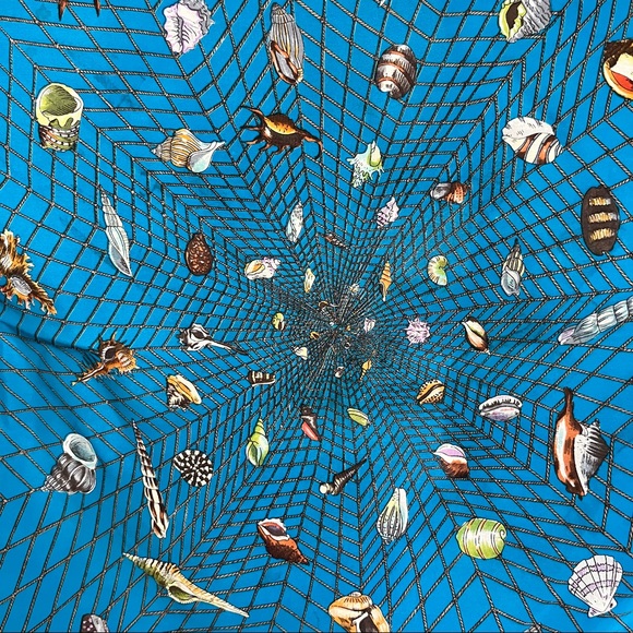 Gucci VTG Seashell Portal Silk Scarf - Picture 4 of 16